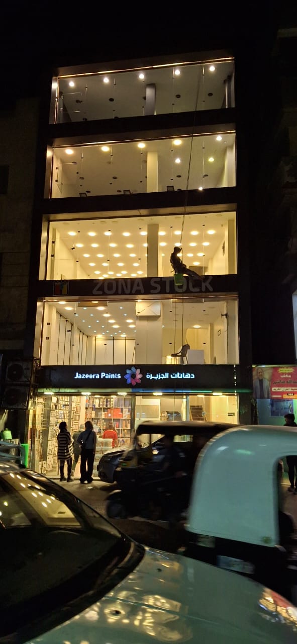 تنظيف واجهات زجاج